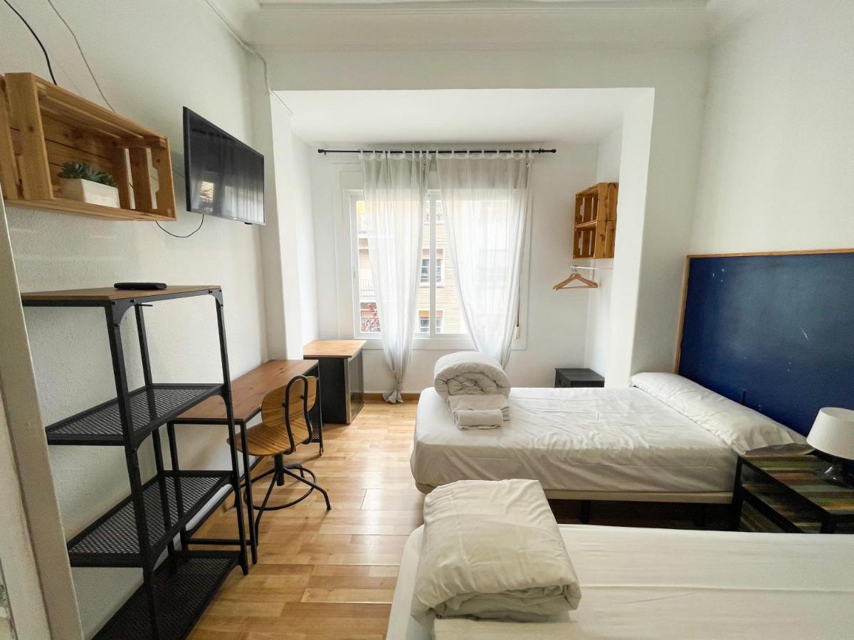 Az The Bridge Hostel - Coliving Zaragoza Exterior photo
